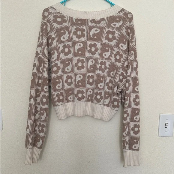 American Eagle Yin Yang Flower Checkerboard Printed Cardigan - Picture 3 of 3